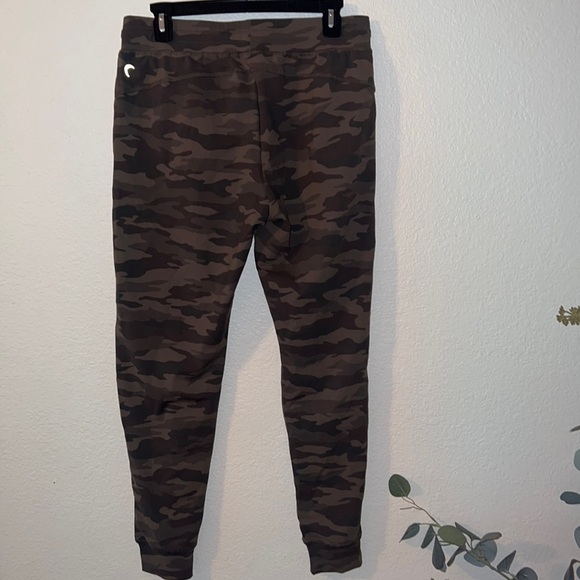 Zyia active unwind camo joggers - Picture 1 of 4